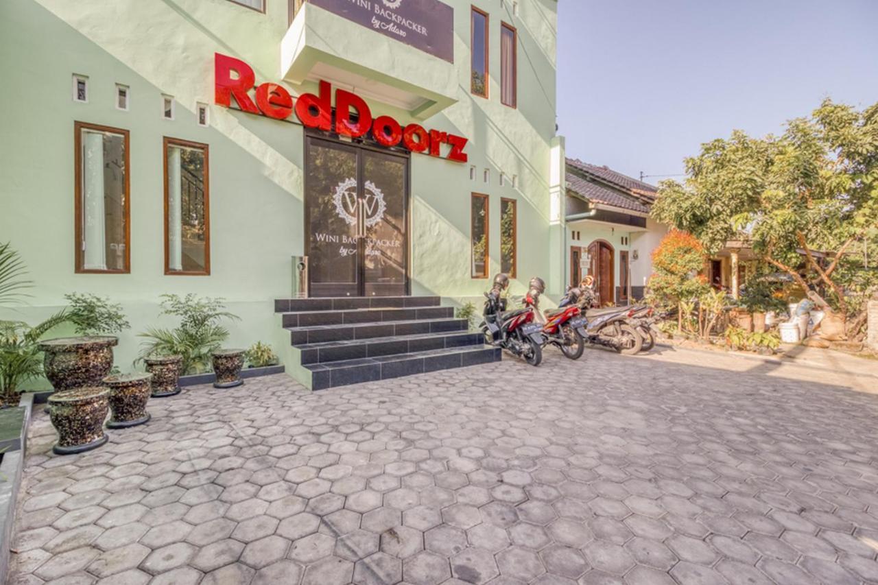 Отель Reddoorz Near Jogja National Museum Джокьякарта Экстерьер фото